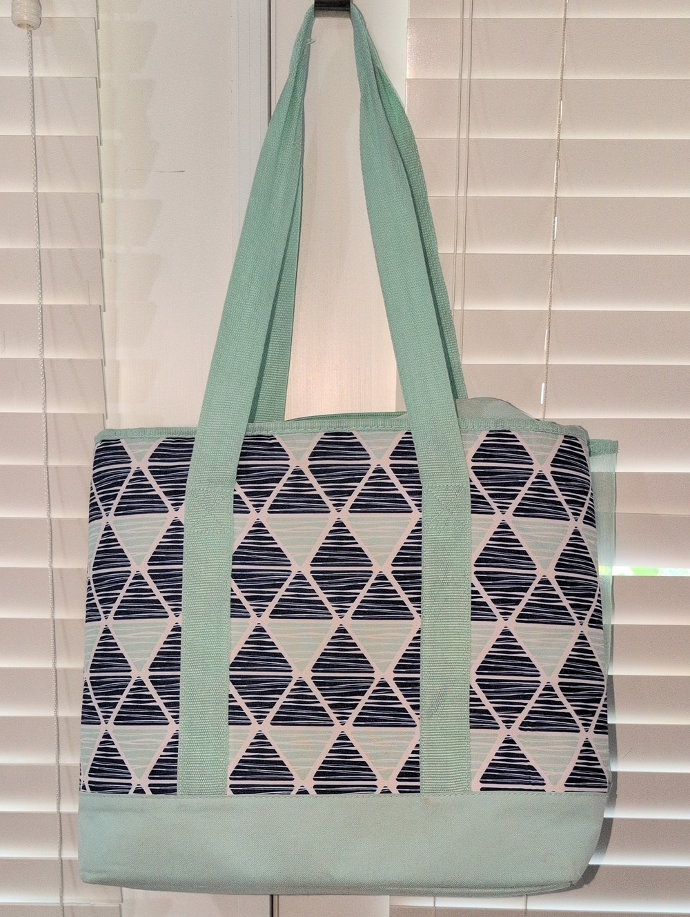 Thirty-One Gifts Fresh Market Thermal Tote in Green & Blue